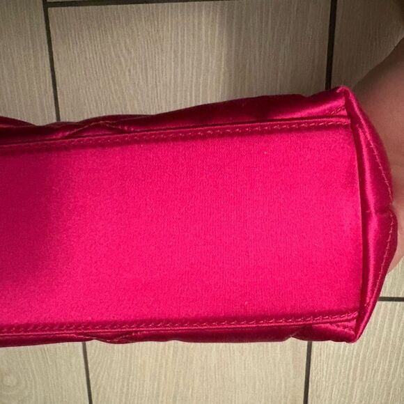 Brand new Saint Laurent
Sade Puffer Satin Envelope Clutch - Picture 7 of 12